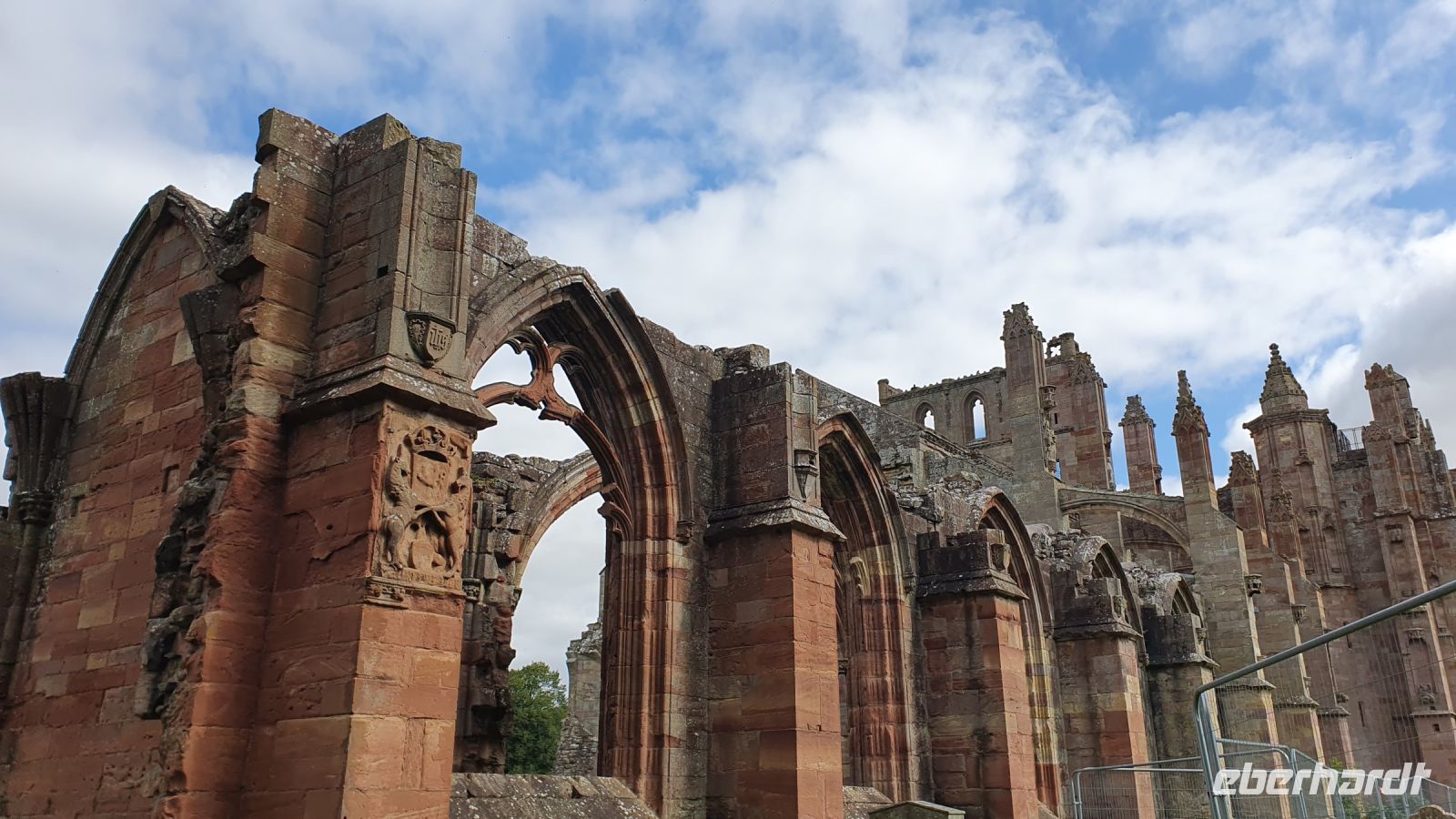 Melrose Abbey 20230828_120426.jpg &ndash; &copy; Marlies Thrum (Eberhardt TRAVEL)