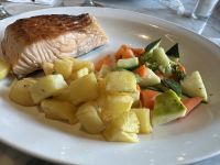 Mittagessen - Lachs &ndash; &copy; Sabine Letzybyll (Eberhardt TRAVEL)