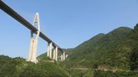 1302_entlang dem Shennong-Fluss - teuerste Autobahn in China &ndash; &copy; Nadine Schulz (Eberhardt TRAVEL)