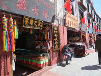 0633 Lhasa -Bakor-Straße - &ndash; &copy; Annette Weise (Eberhardt TRAVEL)
