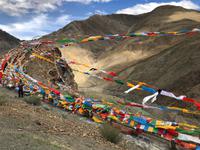 Tibet - Gebetsfahnen &ndash; &copy; Ralf Mehnert (Eberhardt TRAVEL)