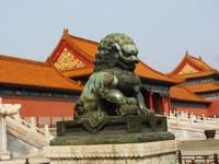 008 Löwen symbolisieren Macht &ndash; &copy; Sandra Schack (Eberhardt TRAVEL)