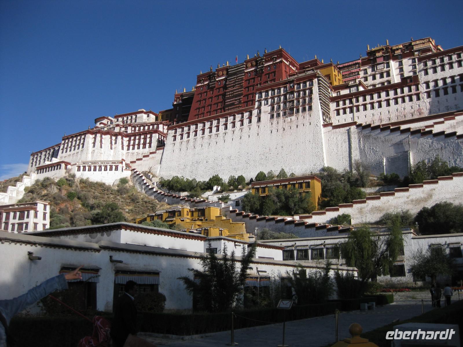 ... zum Potala Palast &ndash; &copy; Annette Zocher (Eberhardt TRAVEL)