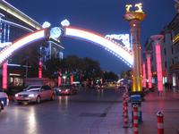 Das abendliche Lhasa &ndash; &copy; Annette Zocher (Eberhardt TRAVEL)