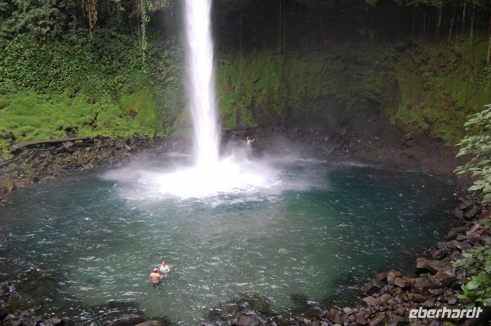 Bad im La Fortuna Wasserfall &ndash; &copy; Gunter Looß (Eberhardt TRAVEL)