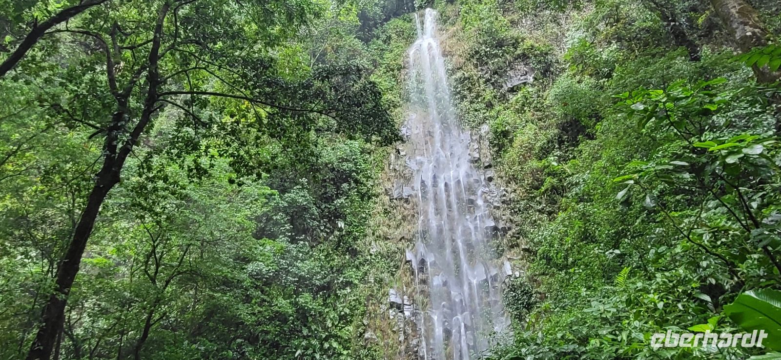29  Wasserfall am Wegesrand &ndash; &copy; Susanne Schirmann (Eberhardt TRAVEL)