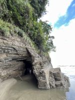 Höhle am Strand &ndash; &copy; Peggy Schkade (Eberhardt TRAVEL)