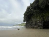 Strand mit Höhle &ndash; &copy; Peggy Schkade (Eberhardt TRAVEL)