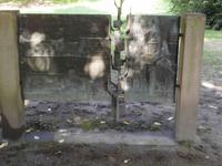 Denkmal im Park &ndash; &copy; Eva-Maria Strauß-Eberhardt (Eberhardt TRAVEL)