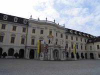Schlosshof &ndash; &copy; Eva-Maria Strauß-Eberhardt (Eberhardt TRAVEL)
