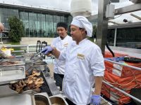 Grillparty an Deck &ndash; &copy; Sabine Letzybyll (Eberhardt TRAVEL)