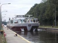 DSCN1753  MS Brahms in der Schleuse &ndash; &copy; Kerstin Veit (Eberhardt TRAVEL)