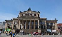 Am Gendarmenmarkt in Berlin &ndash; &copy; Simone Willner (Eberhardt TRAVEL)