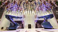 Eine völlig von Computern gesteuerte Bar auf einem Kreuzfahrtschiff &ndash; &copy; Simone Willner (Eberhardt TRAVEL)