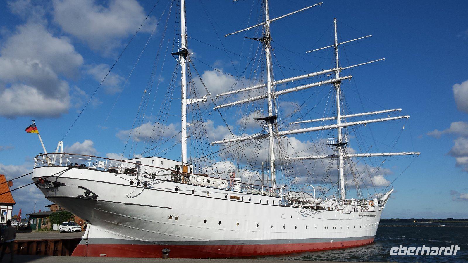 erste maritime Eindrücke in Stralsung - Gorch Fock &ndash; &copy; Uta Hertel (Eberhardt TRAVEL)