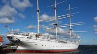 erste maritime Eindrücke in Stralsung - Gorch Fock &ndash; &copy; Uta Hertel (Eberhardt TRAVEL)
