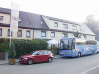 Unser Bus der unserem Hotel &ndash; &copy; Peter Rudolph (Eberhardt TRAVEL)