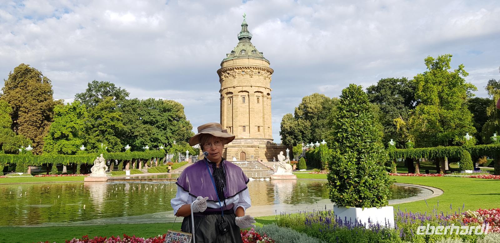 Mannheims Wahrzeichen der Wasserturm und Bertha Benz &ndash; &copy; Marion Kottlos (Eberhardt TRAVEL)