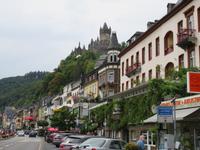 Cochem - die Perle an der Mosel - Uferpromenade und Blick zur Reichsburg &ndash; &copy; Marion Kottlos (Eberhardt TRAVEL)