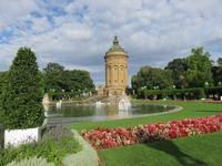 Mannheims Wahrzeichen der Wasserturm &ndash; &copy; Marion Kottlos (Eberhardt TRAVEL)