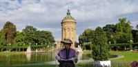 Mannheims Wahrzeichen der Wasserturm und Bertha Benz &ndash; &copy; Marion Kottlos (Eberhardt TRAVEL)