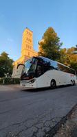 Eberhardt-Reisebus an der Schinkelkirche in Straupitz &ndash; &copy; Kristin Weigel (Eberhardt TRAVEL)