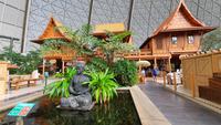 Restaurantbereich im Freizeitpark Tropical Islands &ndash; &copy; Kristin Weigel (Eberhardt TRAVEL)