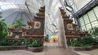 Balinesische Architektur im Freizeitpark Tropical Islands &ndash; &copy; Kristin Weigel (Eberhardt TRAVEL)