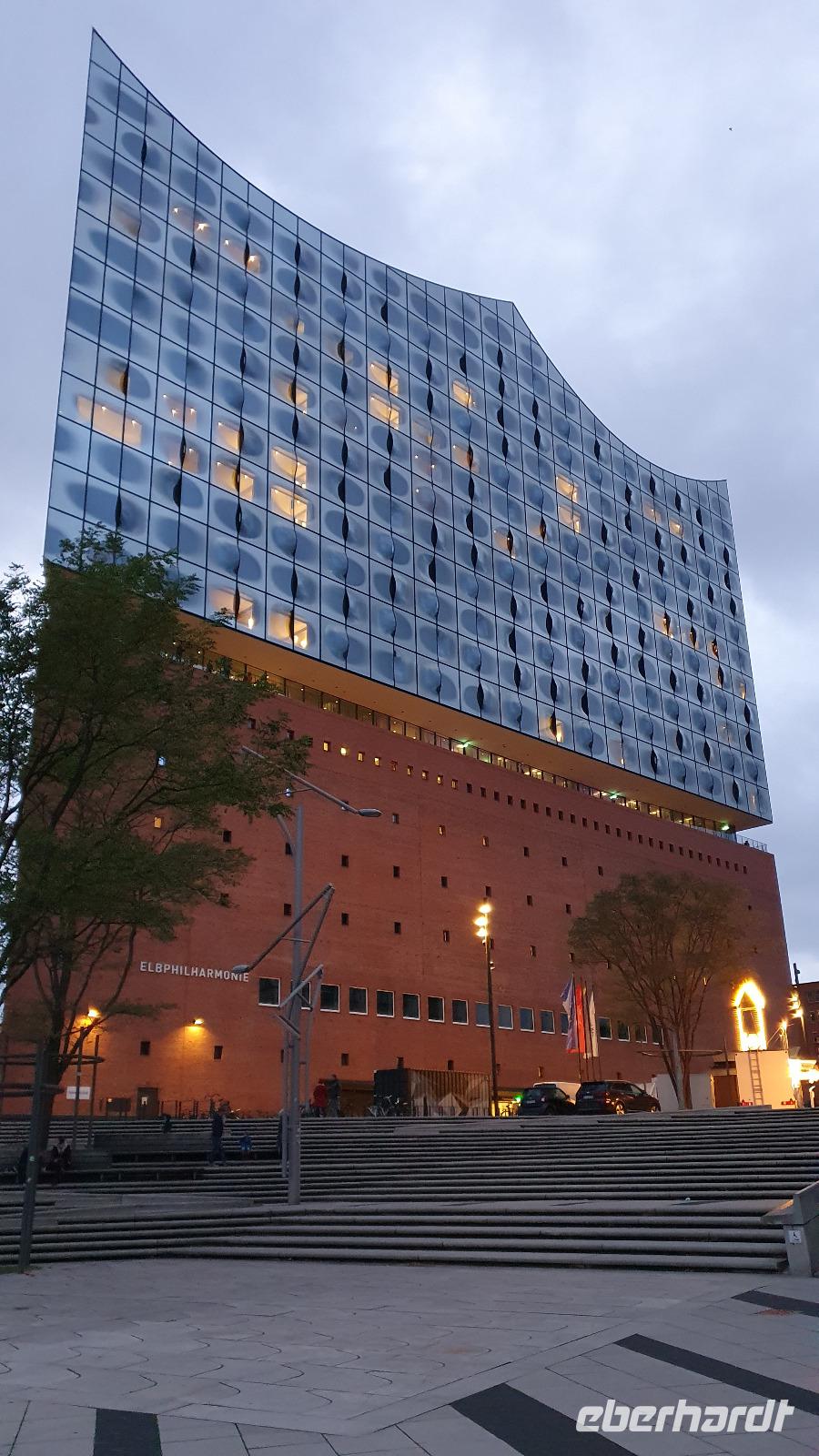 Elphi am Abend &ndash; &copy; Marlies Thrum (Eberhardt TRAVEL)