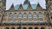 Hamburger Rathaus &ndash; &copy; Marlies Thrum (Eberhardt TRAVEL)
