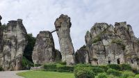 an den Externsteinen.jpg &ndash; &copy; Marlies Thrum (Eberhardt TRAVEL)