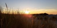 Sonnenuntergang in den Dünen.jpg &ndash; &copy; Uta Hertel (Eberhardt TRAVEL)