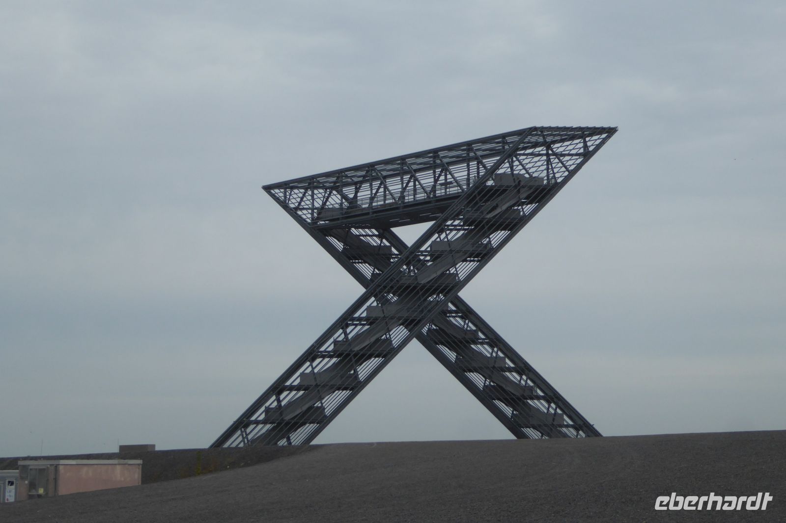 Tag 4 Saarpolygon, Halde Duhamel mit Saarpolygon &ndash; &copy; Gabriele Sauer (Eberhardt TRAVEL)