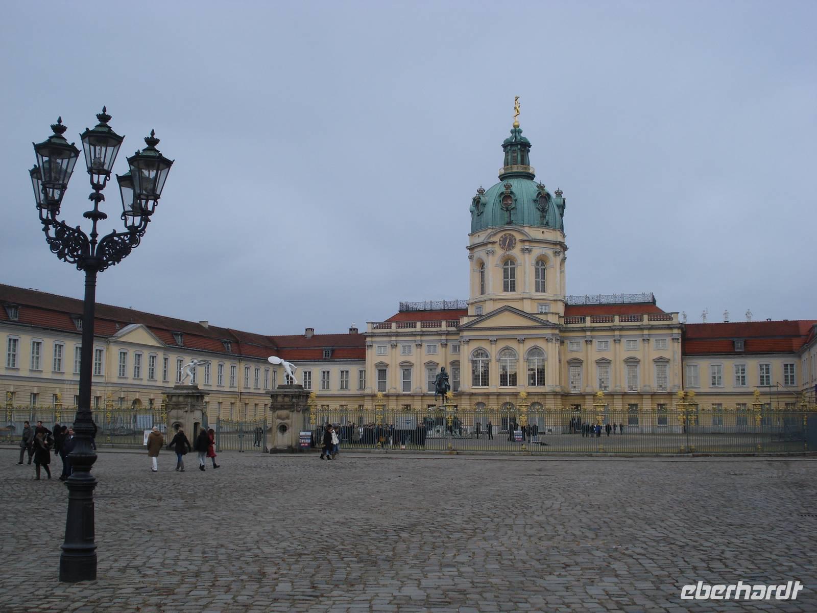Ehrenhof Schloss Charlottenburg &ndash; &copy; Claudia Bernhardt (Eberhardt TRAVEL)