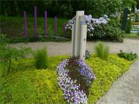 im Friedhofsbereich
