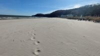 Sandwellen und Spuren im Sand &ndash; &copy; Uta Hertel (Eberhardt TRAVEL)