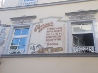 DSCN6025.JPG   Haus mit Reklame &ndash; &copy; Kerstin Veit (Eberhardt TRAVEL)