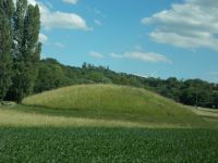 DSCN6125.JPG     röm. Grabhügel &ndash; &copy; Kerstin Veit (Eberhardt TRAVEL)
