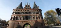 Lübeck Holstentor &ndash; &copy; Kerstin Hugel (Eberhardt TRAVEL)
