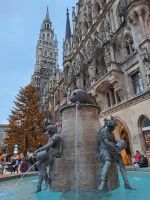 Fischbrunnen mit Rathaus.jpg &ndash; &copy; Gisela Hohlfeld (Eberhardt TRAVEL)