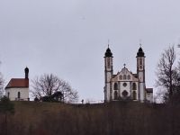 Leonhardikapelle & Kalvarienbergkirche Bad Tölz.jpg &ndash; &copy; Gisela Hohlfeld (Eberhardt TRAVEL)