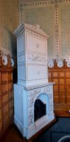Herrlicher Porzellankamin im Eßzimmer des Jagdschlosses Granitz &ndash; &copy; Simone Willner (Eberhardt TRAVEL)