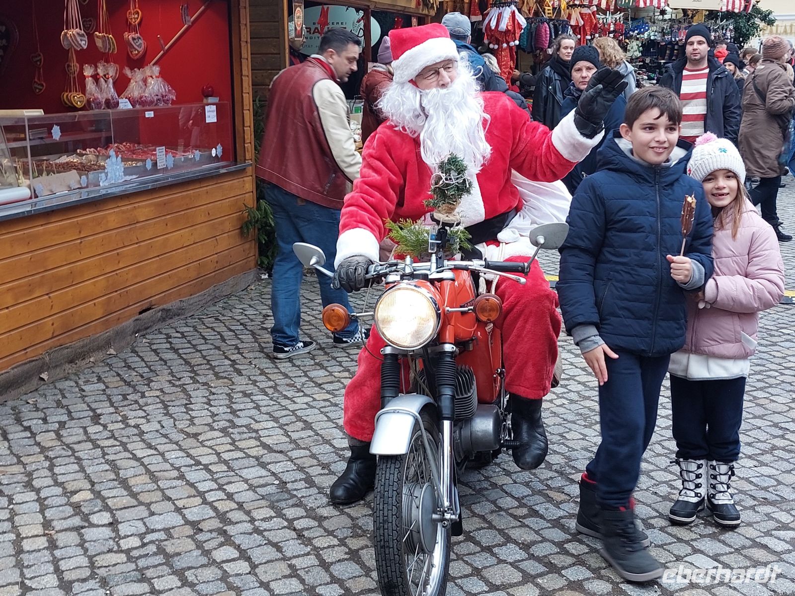 Tag 2 (13) - Dresden - in der Stadt - der 1. Weihnachtsmann.jpg &ndash; &copy; Dieter Braune (Eberhardt TRAVEL)