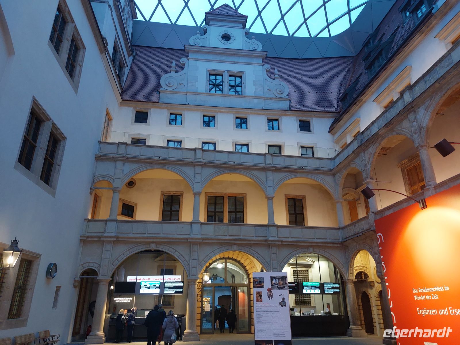 Tag 4 (1) - Dresden - Schloss Empfangshalle.jpg &ndash; &copy; Dieter Braune (Eberhardt TRAVEL)