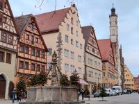 1 Rothenburg Herrengasse mit Johanneskirche.jpg &ndash; &copy; Gisela Hohlfeld (Eberhardt TRAVEL)