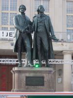 DSCN7146.JPG    Goethe / Schiller Denkmal vorm Nationaltheater Weimar &ndash; &copy; Kerstin Veit (Eberhardt TRAVEL)