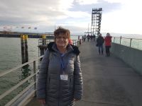 Reiseleiterin am Moleturm in Friedrichshafen.jpg