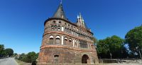 Lübeck Holsten Tor &ndash; &copy; Kerstin Hugel (Eberhardt TRAVEL)