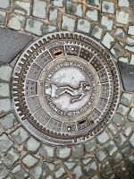 Kanalplatte mit Schängel &ndash; &copy; Ina Lakermann (Eberhardt TRAVEL)