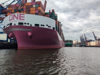 Containerverladung &ndash; &copy; Ina Lakermann (Eberhardt TRAVEL)